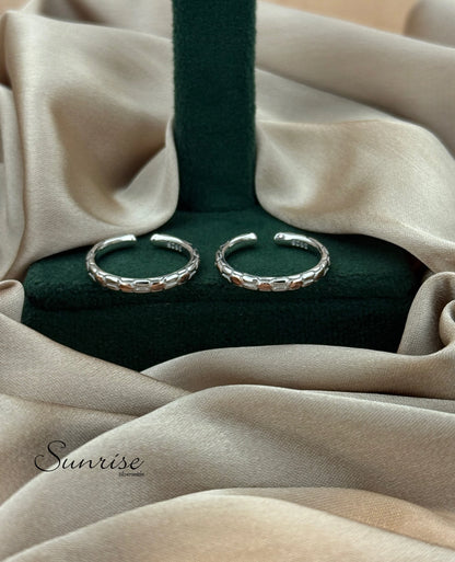 TWO TONE BAND TOE RINGS