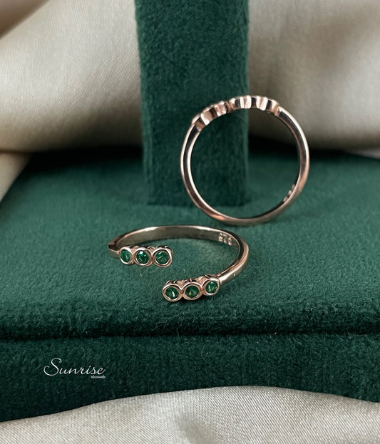 GREEN STONE ROSE GOLD TOE RINGS