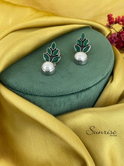 GREEN AND PEARL STUDS