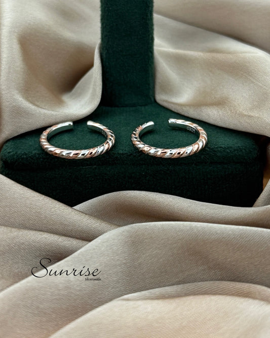 TWO TONE TOE RINGS