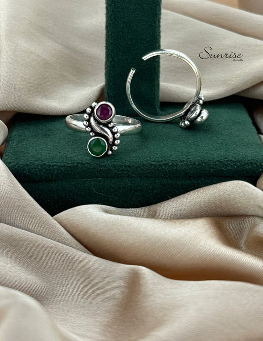 CUT STONE TOE RINGS
