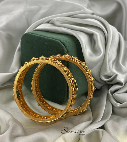GREEN ANTIQUE BANGLES