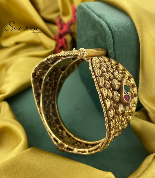 MATTE GOLD FINISH KUNDAN KADA