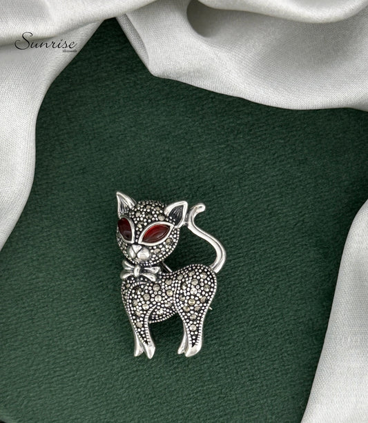 CLASSIC CAT BROOCH