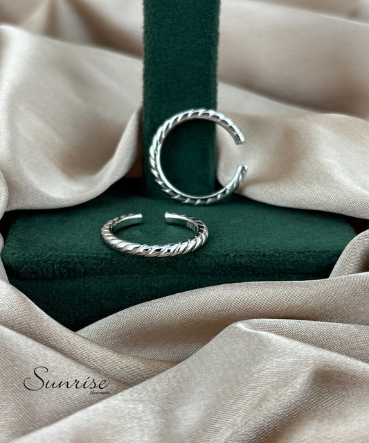 TRENDY TOE RINGS