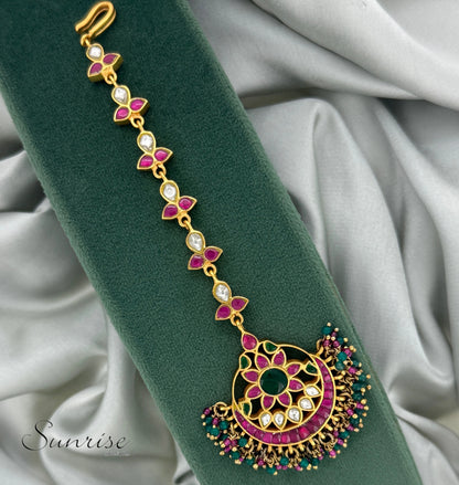 TRADITIONAL KUNDAN TIKKA