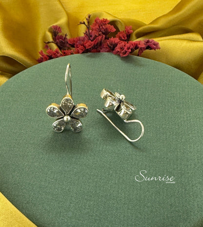 WHITE CUT STONE PENDANT SET