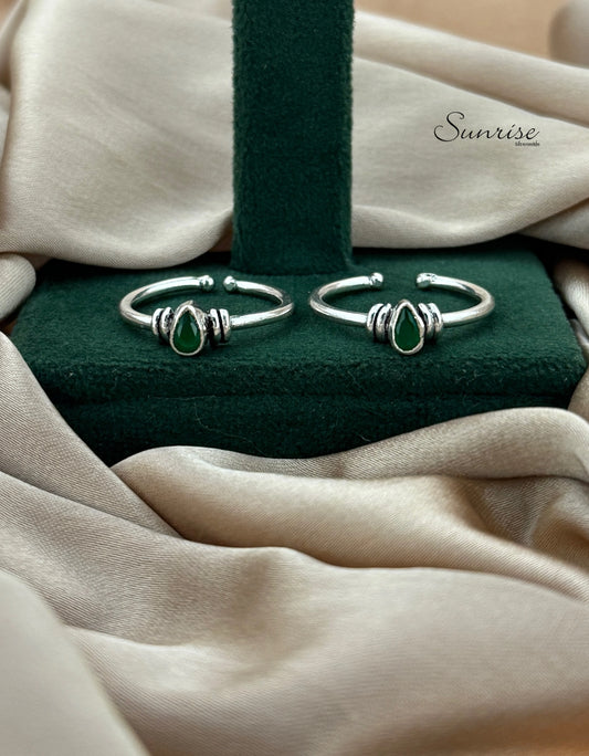 GREEN STONE TOE RINGS