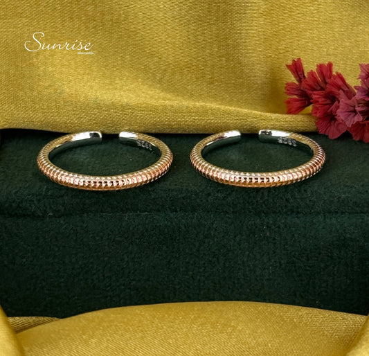 TWO TONE TOE RINGS