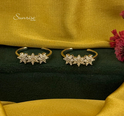 FLORAL CZ TOE RINGS
