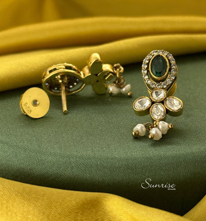 VICTORIAN GREEN STONE  STUDS