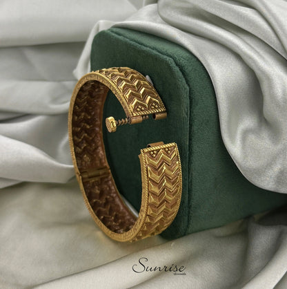 ANTIQUE KADA