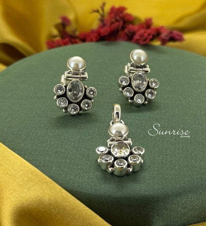 PEARL WITH CUT STONE PENDANT SET