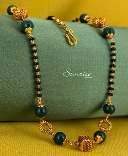 GREEN GUNDU BLACK BEADS CHAIN