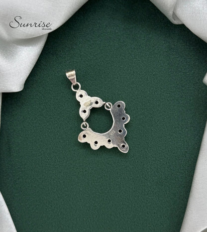 FANCY CUTSTONE PENDANT