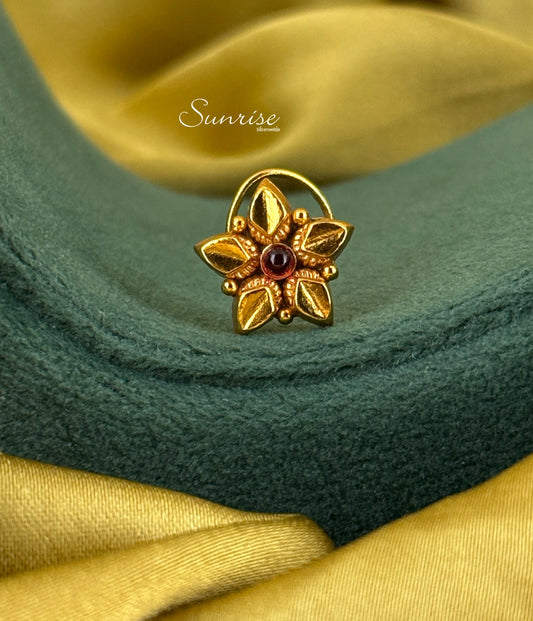 FLORAL SPIRAL NOSE PIN