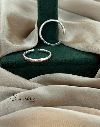 TWO TONE TOE RINGS