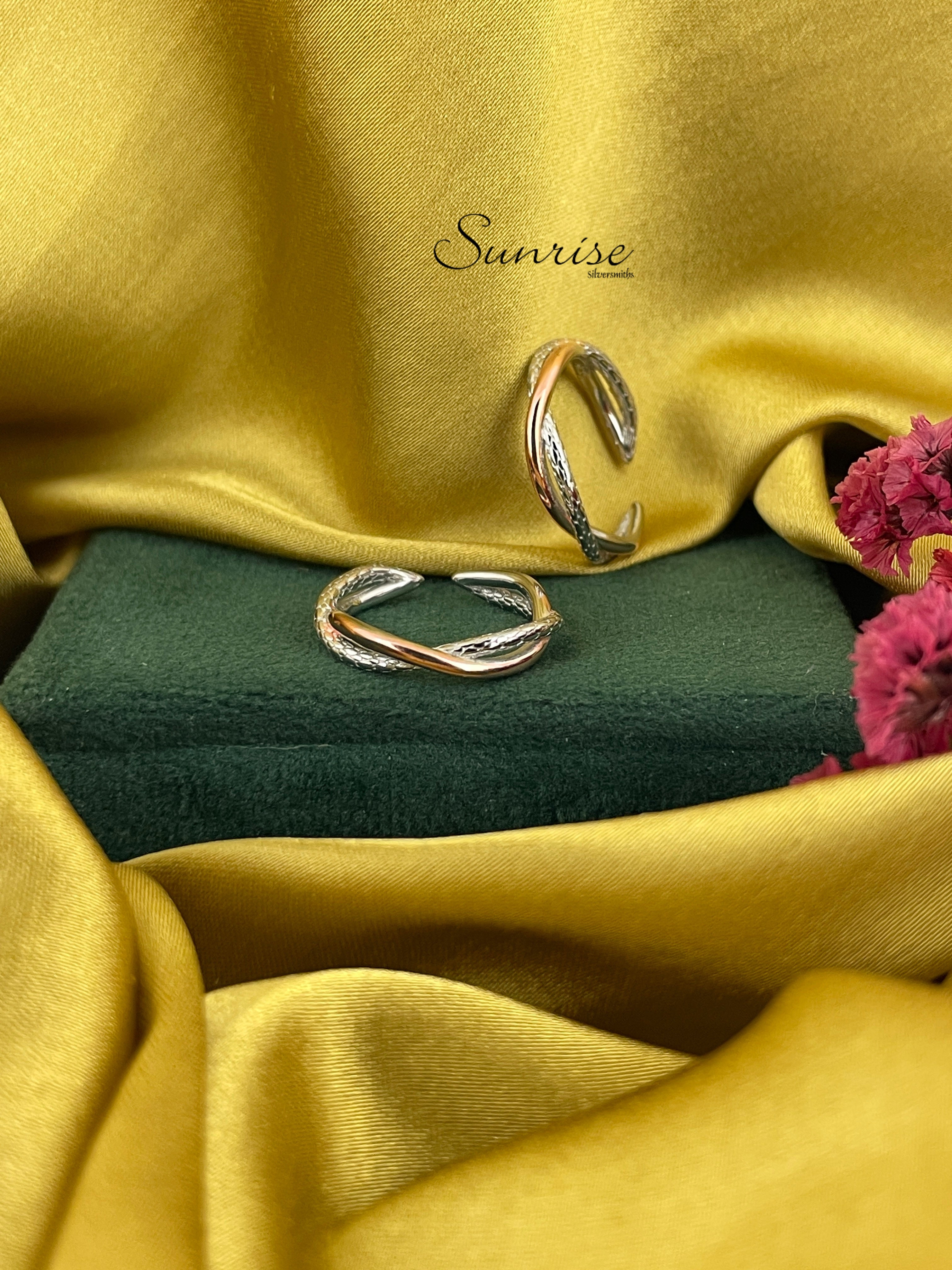 TWO TONE TOERINGS – Sunrise Silversmiths
