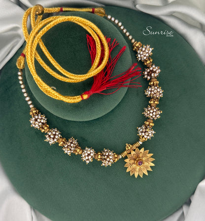 PEARL FLORAL NECKLACE