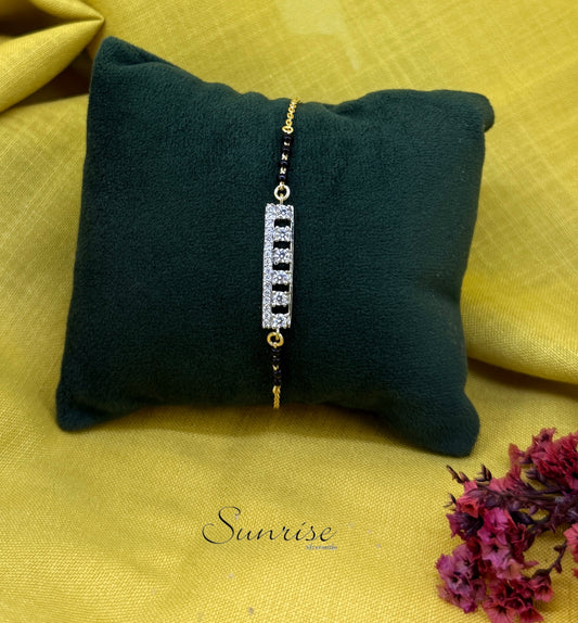 BLACK BEAD BRACELET