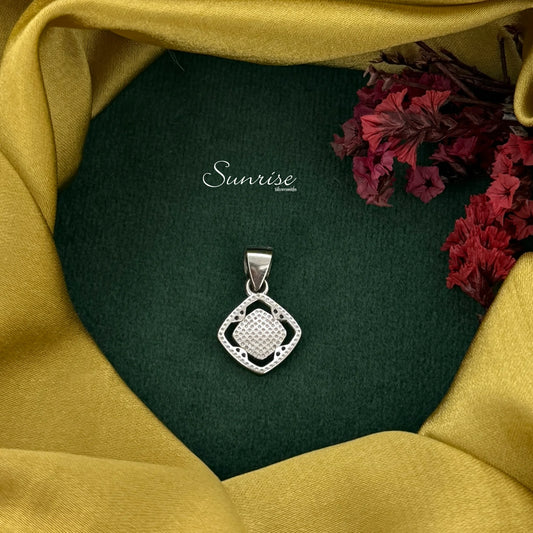 MOP FACNCY PENDANT