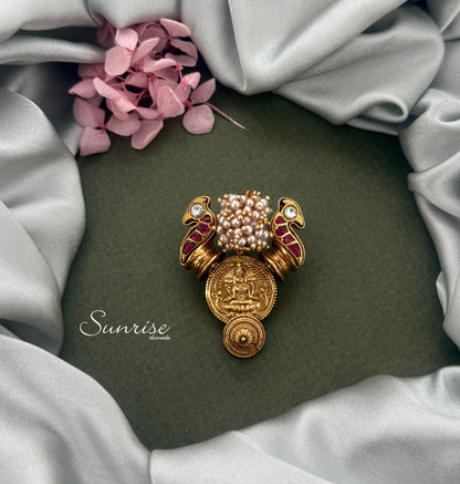 FUSION LAKSHMI PENDANT AND HASLI