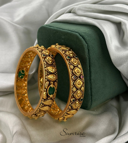 GREEN ANTIQUE BANGLES