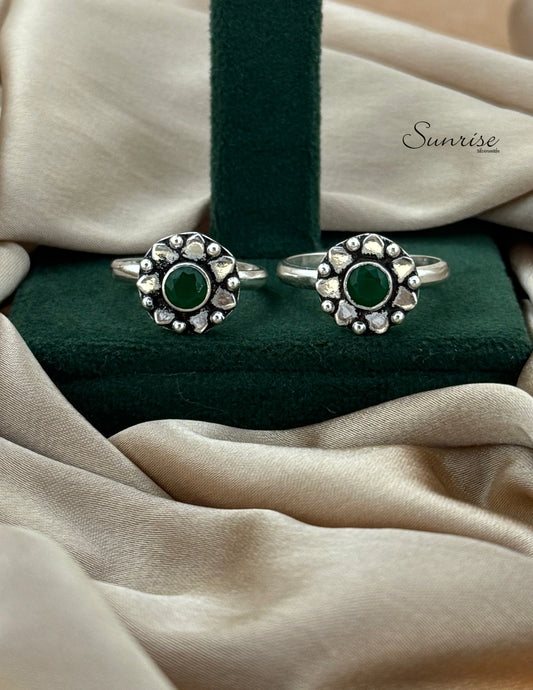 CUT STONE TOE RINGS