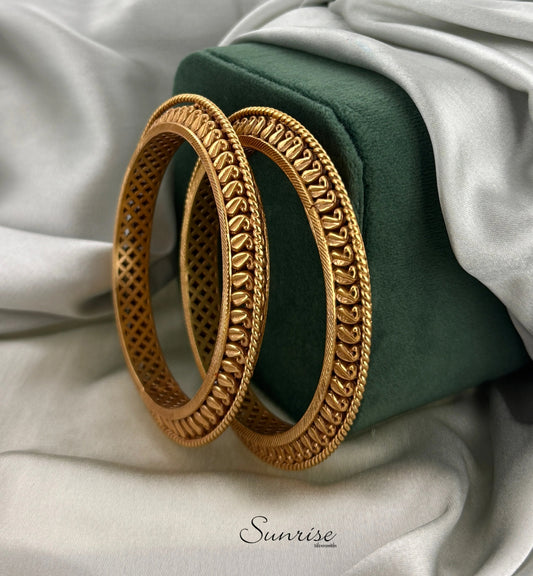 TRADITIONAL BANGLES