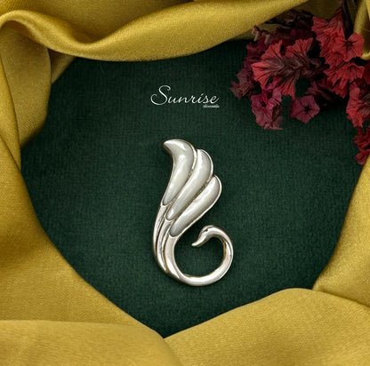 SWAN PENDANT