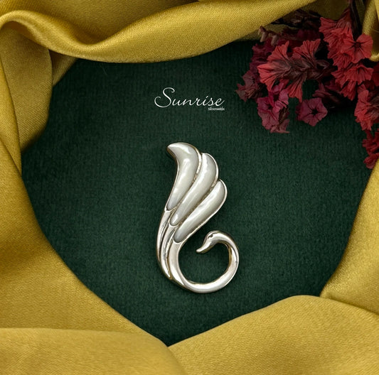 SWAN PENDANT