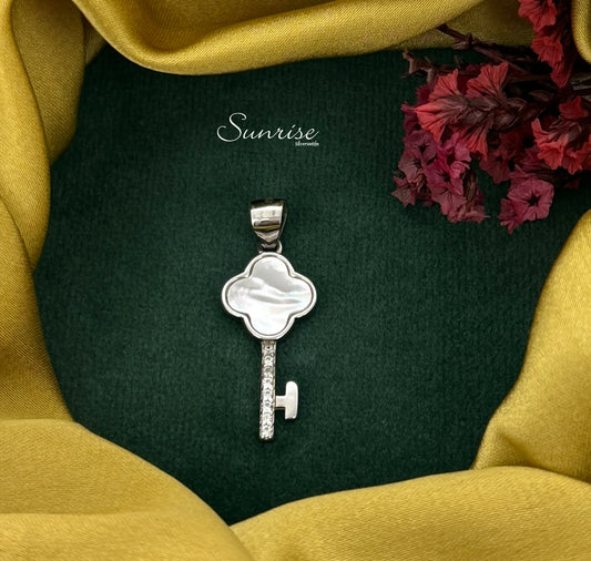 MOP CLOVER KEY PENDANT