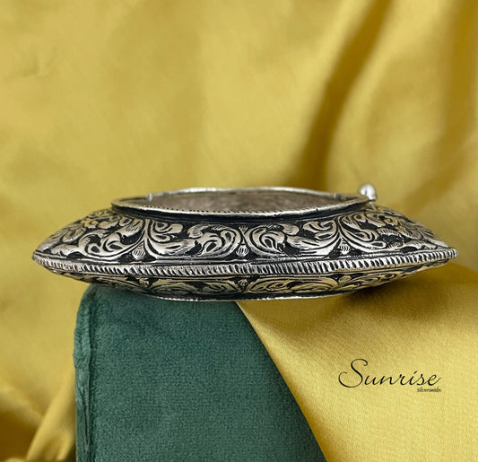 TRIANGLE OXIDISED KADA