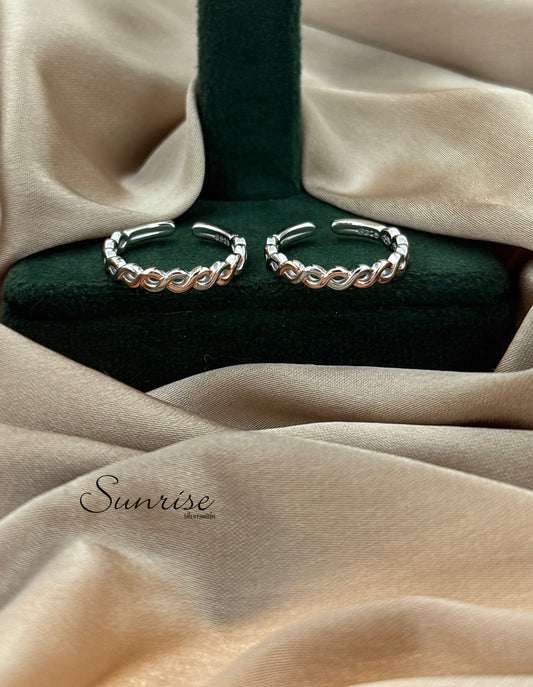 TWO TONE TOE RINGS