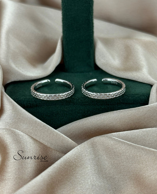CLASSIC TOE RINGS