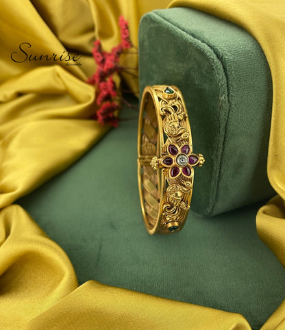 TRADITIONAL KUNDAN KADA