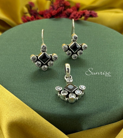 BLACK CUT STONE PENDANT SET