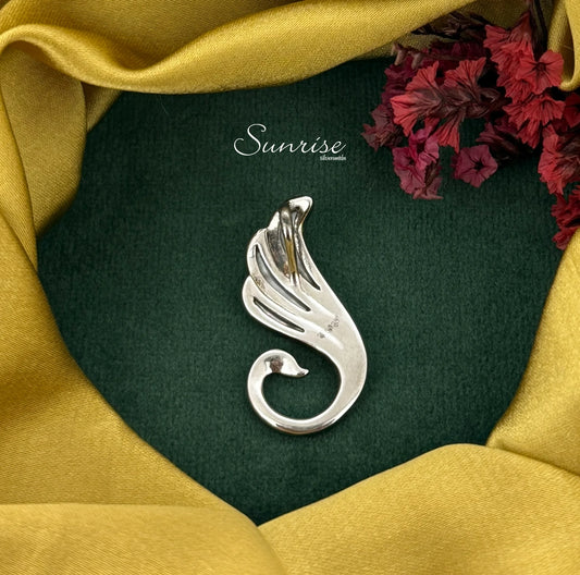 SWAN PENDANT