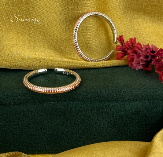 TWO TONE TOE RINGS