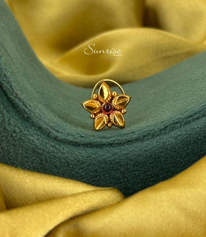 FLORAL SPIRAL NOSE PIN