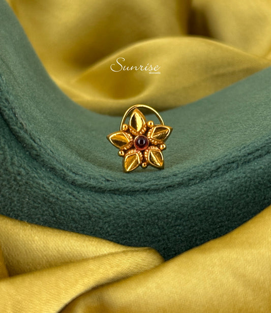 FLORAL SPIRAL NOSE PIN