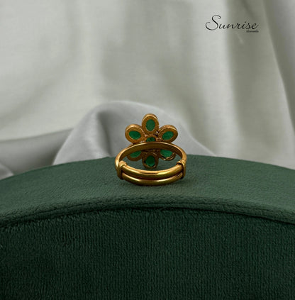 GREEN SPINAL FLORAL FINGER RING