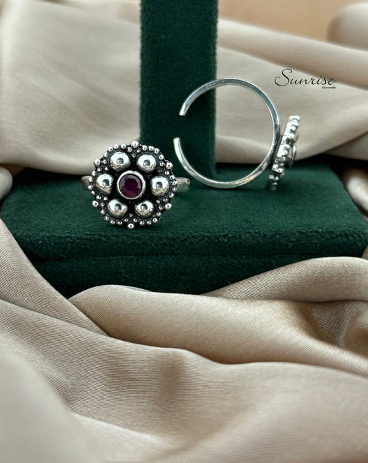 RED CUT STONE TOE RINGS