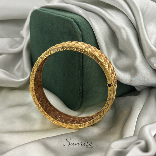 ANTIQUE KADA