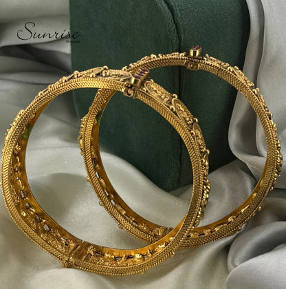 LAKSHMI KASU BANGLES