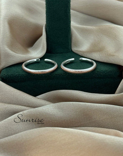 TWO TONE TOE RINGS