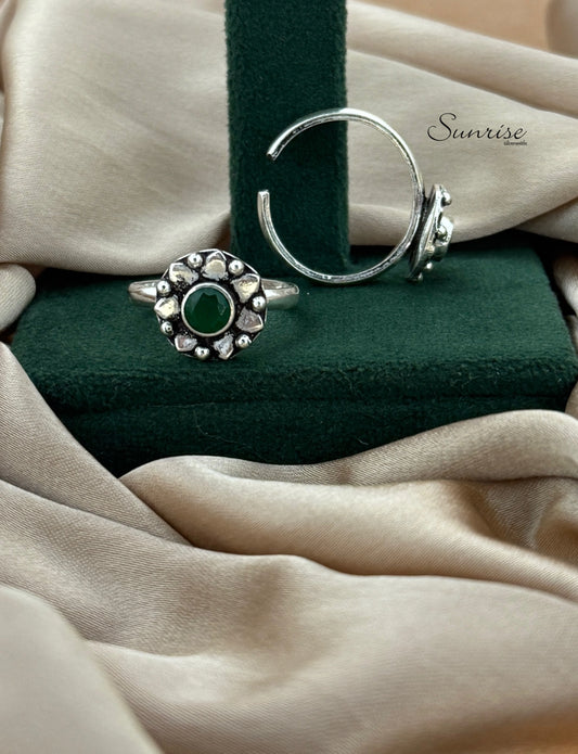 CUT STONE TOE RINGS