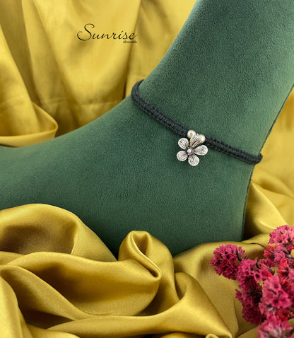 FLOWER THREAD ANKLET