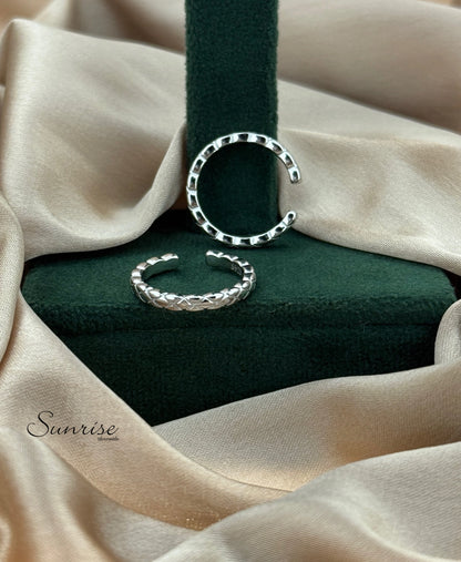 CRISS-CROSS TOE RINGS