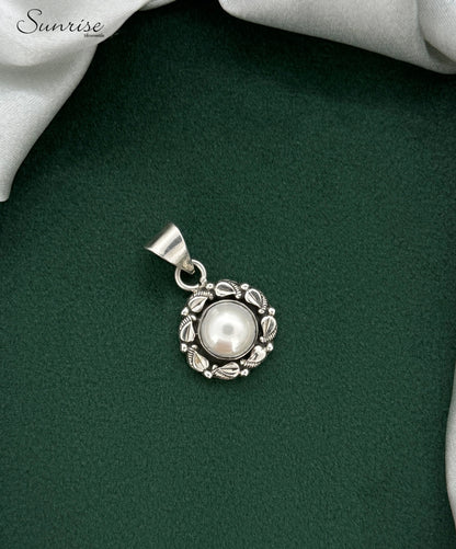 PEARL PENDANT